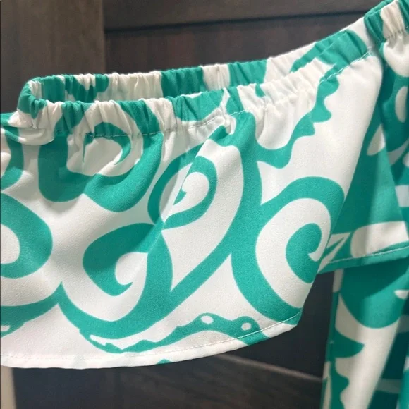 Manuhealii Green and White Tropical Skirt - Picture 4 of 5